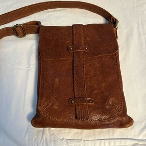 Brown leather bag, Maxon brand,Gen leather,zip closure,2int pockets,1 exterior